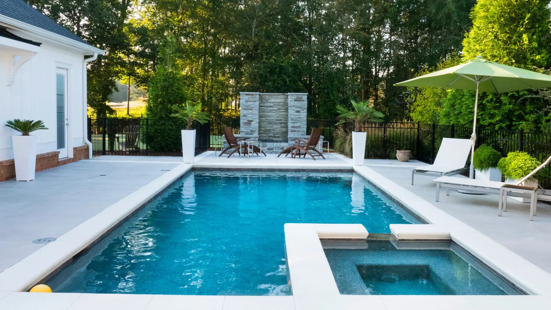 Custom gunite pool built by Solid Rock